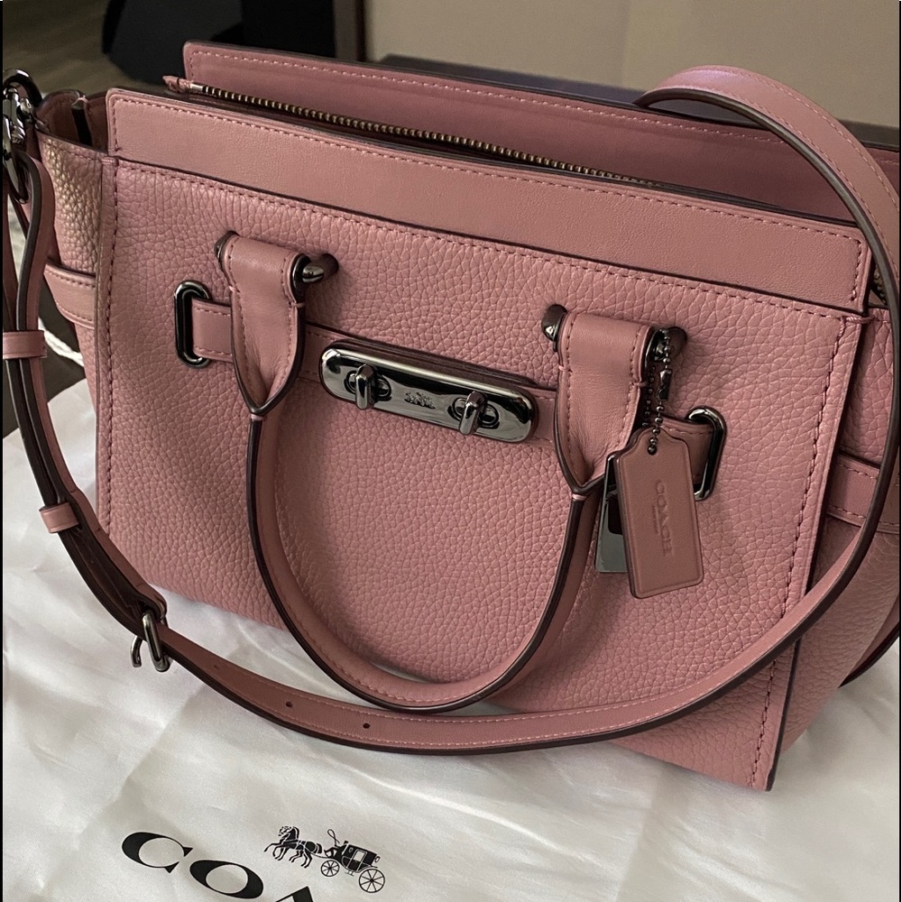Coach Pebble Leather Swagger 27 - LIKE NEW